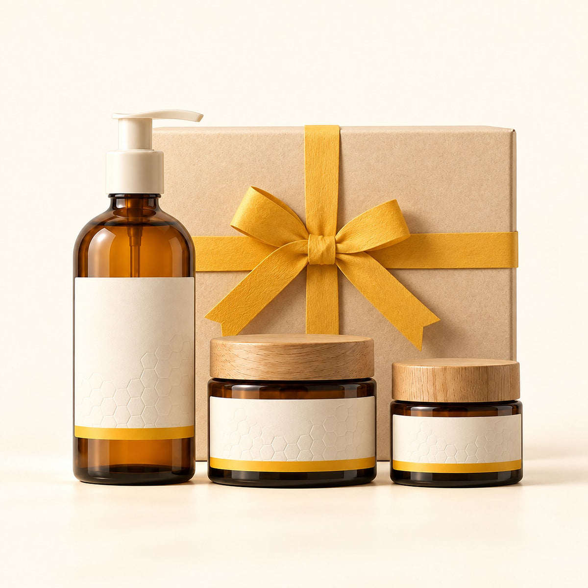 Coffret fermé par un ruban miel et les trois soins