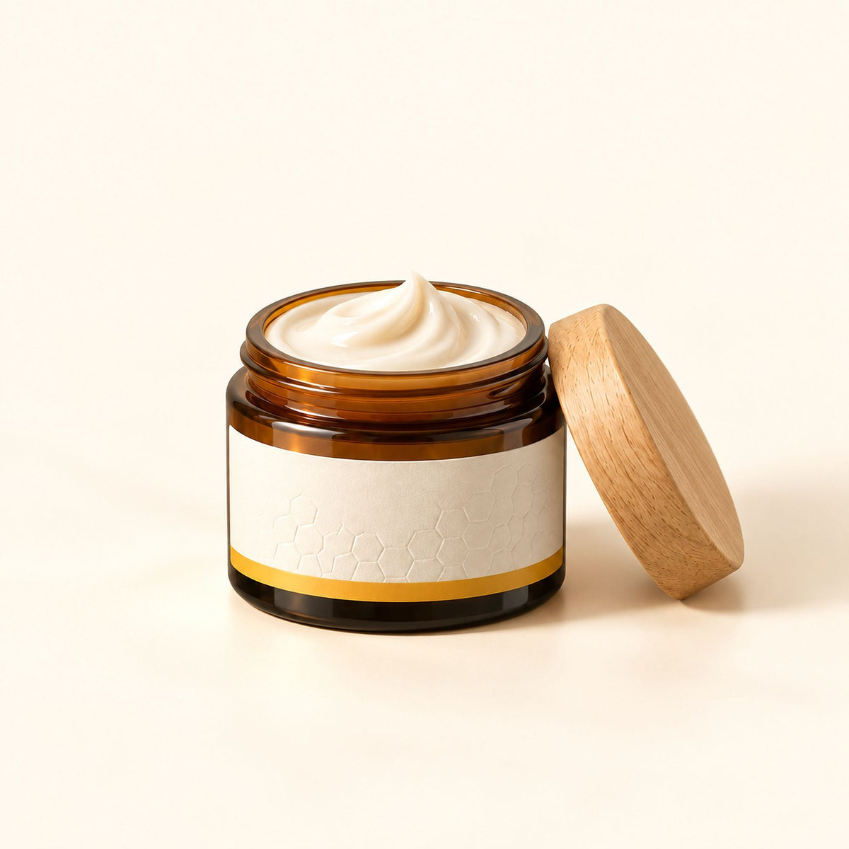 Pot de crème ouvert, texture ivoire