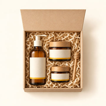 La Routine Essentielle, coffret kraft ouvert avec les trois soins